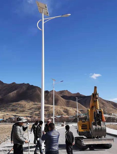 甘南碌曲10米峪泉镇太阳能路灯项目