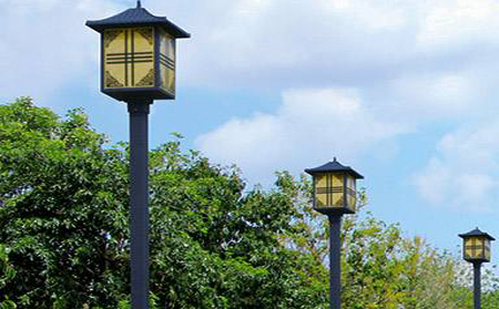 太阳能峪泉镇庭院灯怎么选亮度与续航更耐用